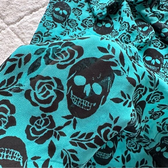 Torrid | Blue & Black Skull Print Chiffon Short Sleeve Blouse | Size 0 - Picture 8 of 12